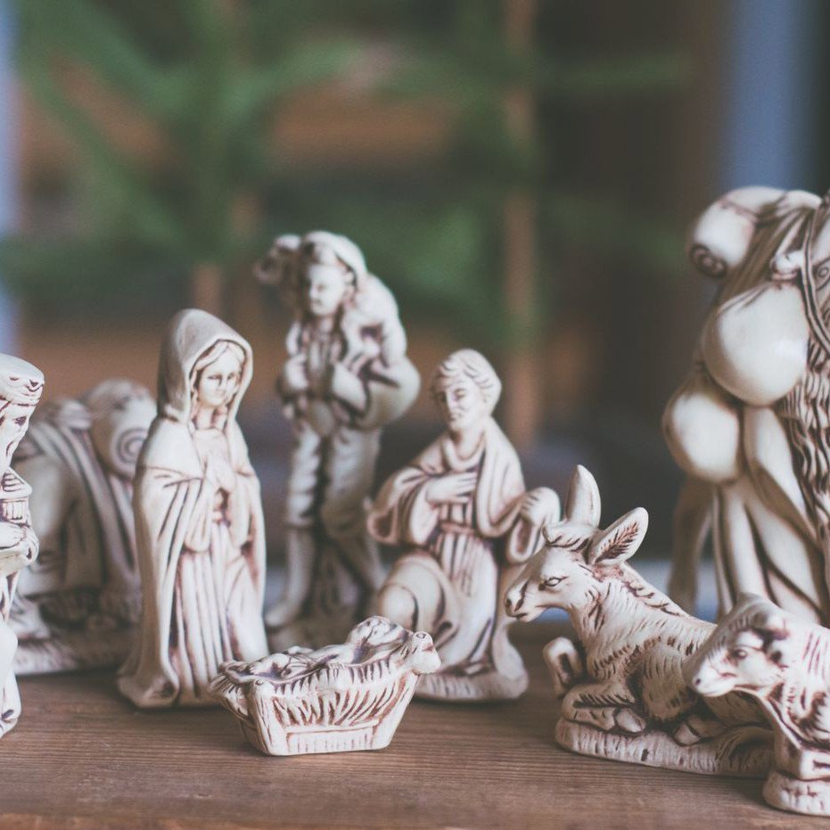 Nativity Crib Set – White Figurines